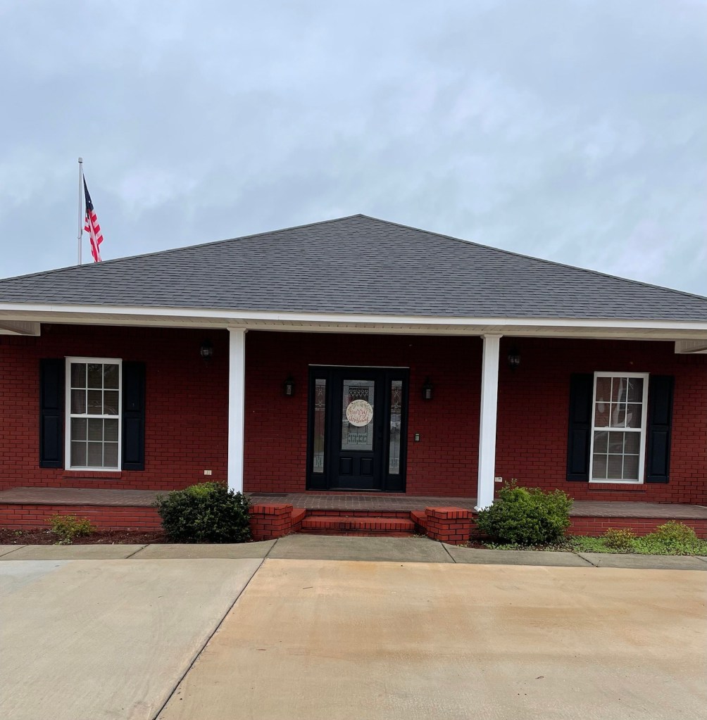 This image has an empty alt attribute; its file name is image_6487327-1.jpg